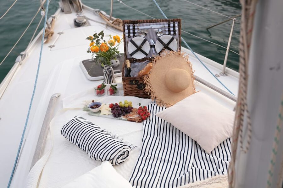 Barcelona: Private Romantic Sailing Tour with Drinks - Comfort, Weather, and What to Bring