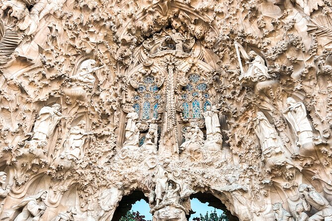 Barcelona: Private Sagrada Familia & Park Guell tour with Pickup - What private touring changes