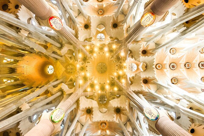 Barcelona: Private Sagrada Familia & Park Guell tour with Pickup - Pickup, meeting points, and the end of the route