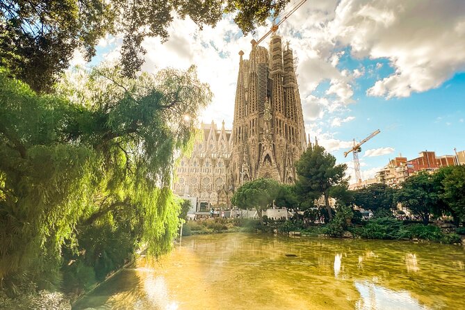 Barcelona: Private Sagrada Familia & Park Guell tour with Pickup - Booking advice and cancellation terms