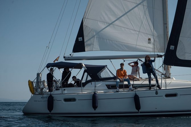 Barcelona Private Sailing Trip with unlimited drinks and snacks - Who will enjoy this one-hour sailing trip