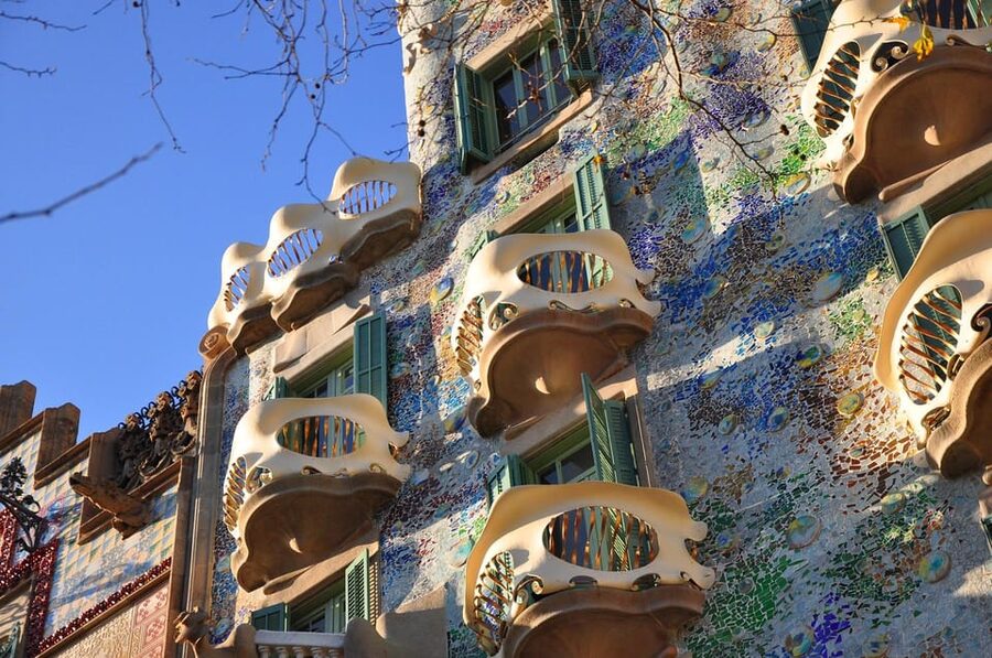 Barcelona: Private Tour of Casa Batllo with Reserved Access - What the 45-Minute Outside Briefing Actually Covers
