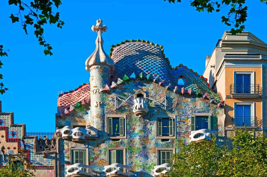 Barcelona: Private Tour of Casa Batllo with Reserved Access - The Gaudí Dome and Cube Add Digital Effects