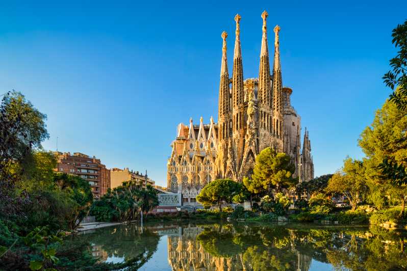 Barcelona Private Tour: Sagrada Familia,Park Güell & Pedrera - Key points to know before booking