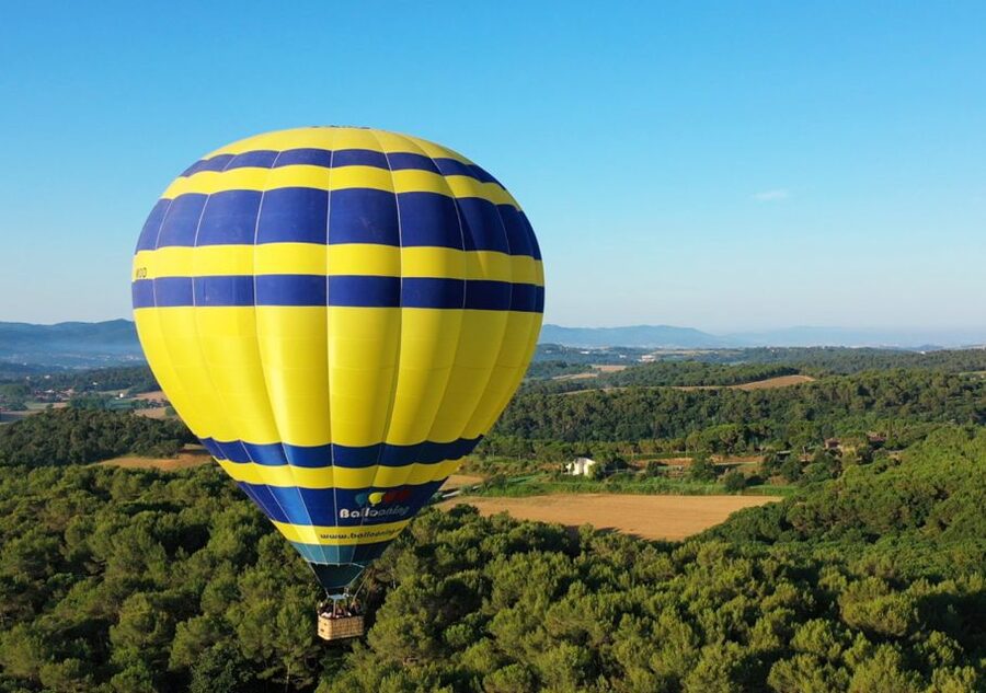 Barcelona Private VIP Balloon Flight with Pick-up Service - The calm sensation of hot air ballooning