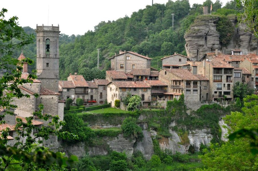 Barcelona: Pyrenees Villages and Trails Full-Day Tour - Rupit, where stone houses line the hills