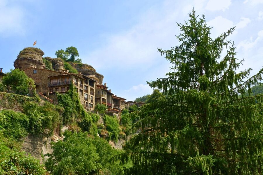 Barcelona: Pyrenees Villages and Trails Full-Day Tour - Pastries before the trail