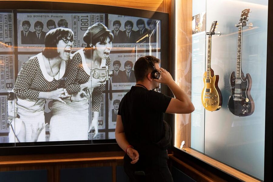 Barcelona: Rock Museum- Guitar Legends Hall - The guitars are the heart of the visit