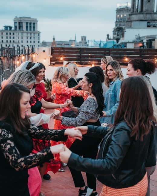 Barcelona: Rooftop Salsa Class with Bottomless Sangria - Choosing between sangria and cava