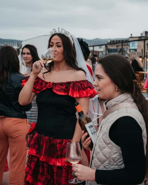 Barcelona: Rooftop Salsa Class with Bottomless Sangria - The social side of the two-hour session