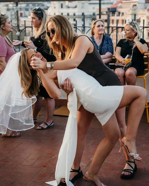 Barcelona: Rooftop Salsa Class with Bottomless Sangria - Finding Safestay Barcelona Passeig de Gràcia