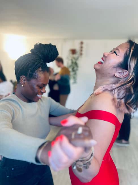 Barcelona: Rooftop Tango Lesson with Drinks and Videos - Key points to know before you book