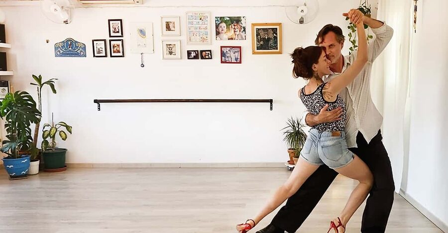 Barcelona: Rooftop Tango Lesson with Drinks and Videos - Who will enjoy this most?