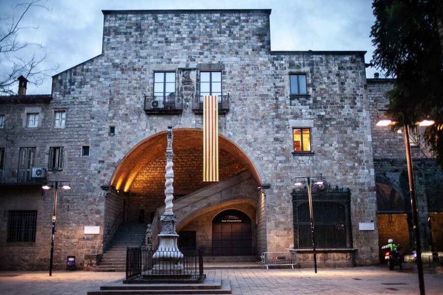 Barcelona's Dark History Walking Tour in El Raval - The former Hospital de la Santa Creu