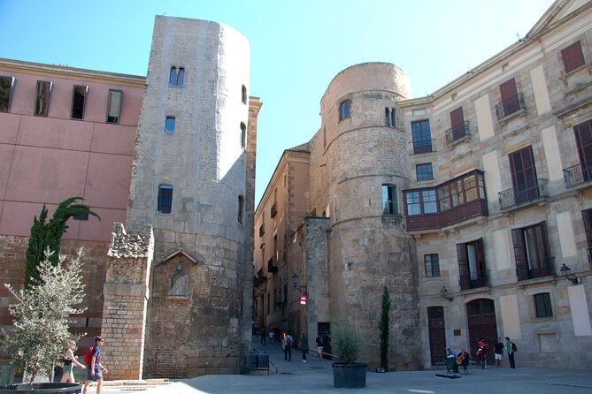 Barcelona's El Raval and the Gothic Quarter: A Self-Guided Audio Tour - Starting at Font de Canaletes on La Rambla