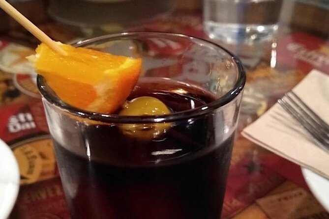 Barcelona´s Lunch or Dinner Tapas Tour: Food, drinks, happiness! - Plaça de Sant Jaume and modern Barcelona politics