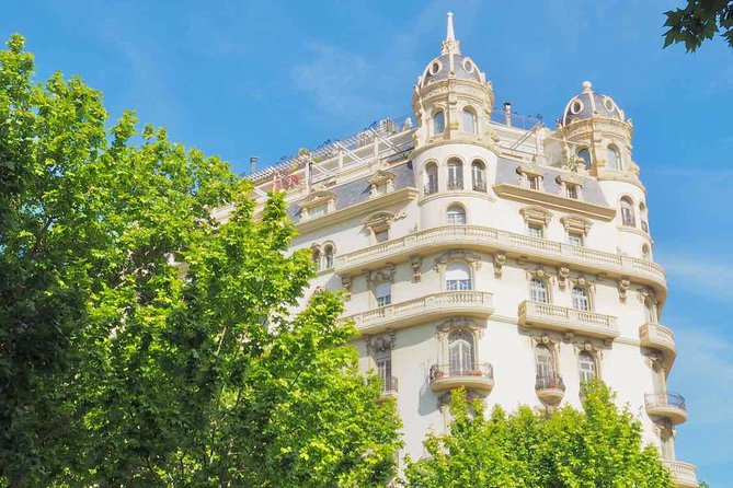 Barcelona's Original Bike Tour in English - Reaching the beach and finding the less familiar Barcelona
