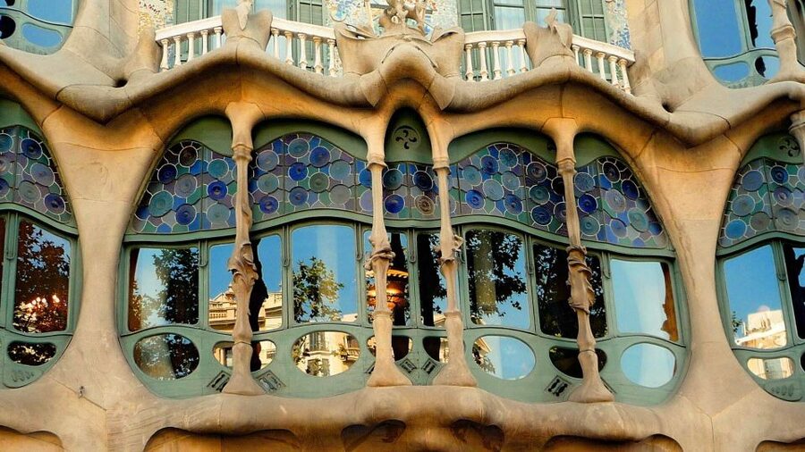 Barcelona: Sagrada Familia and City Tour with Hotel Pickup - From the Agbar Tower to Port Vell