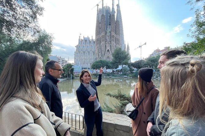 Barcelona Sagrada Familia and Guell Park drink and tapa - Park Güell: mosaics, stone paths, and wide city views