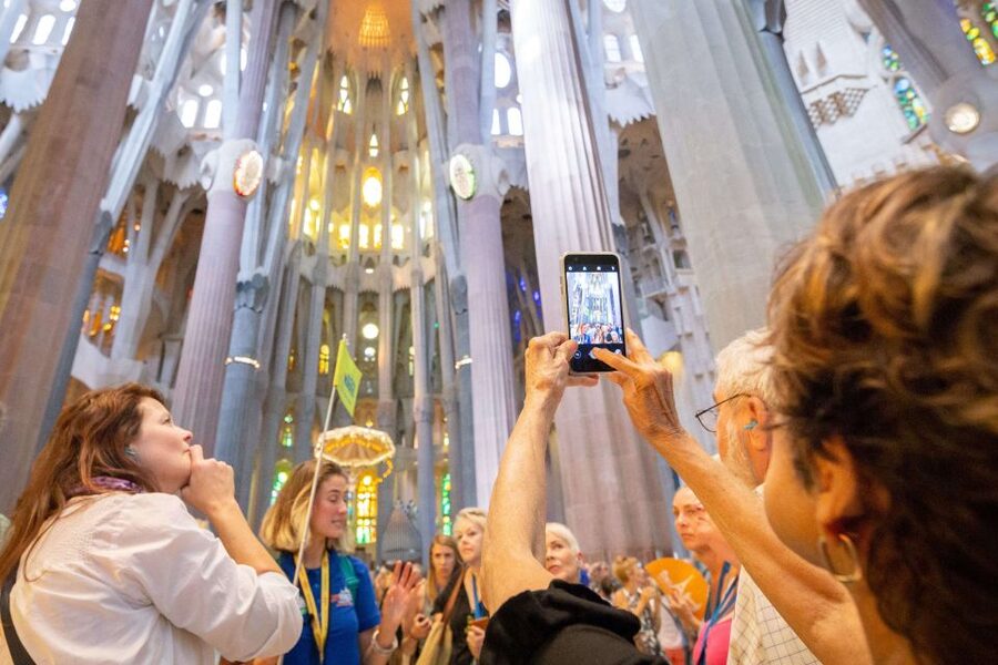 Barcelona: Sagrada Familia and Park Guell Combo Guided Tour - Two Gaudí masterpieces, two very different moods