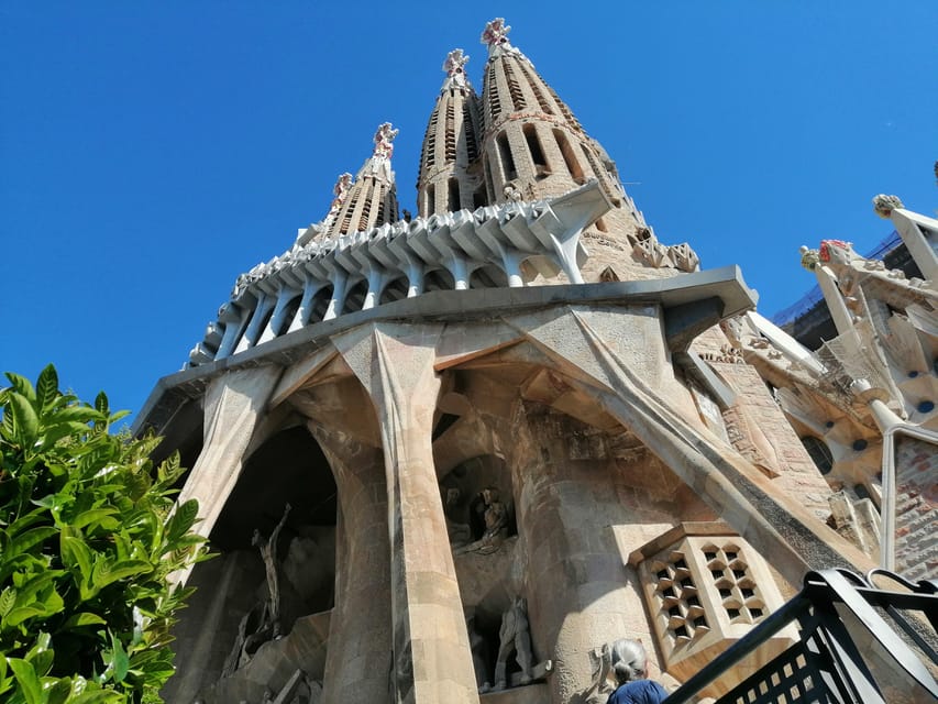 Barcelona: Sagrada Família and Park Güell Guided Tour - Why this pairing works so well