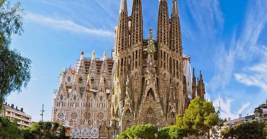 Barcelona: Sagrada Familia and Park Guell Small-Group Tour - Pace, comfort, and practical limits