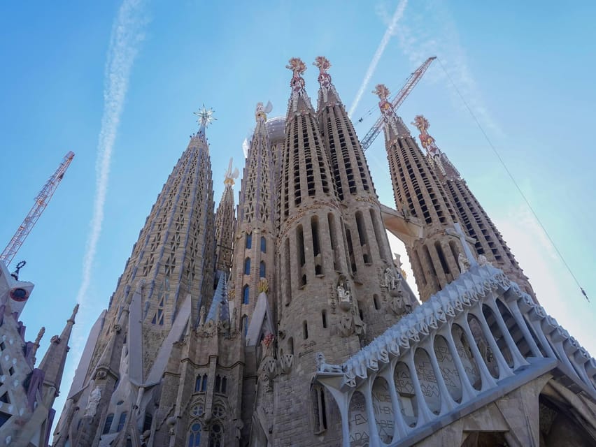 Barcelona: Sagrada Familia and Park Güell Tour - Entering Sagrada Familia and looking up