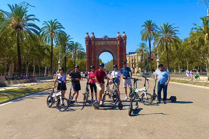 Barcelona Sagrada familia Electric Scooter or E-Bike Tour - Ciutadella Park and Arc de Triomf: greenery and grand entrances