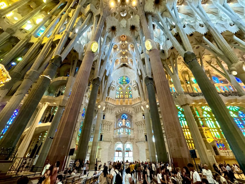 Barcelona: Sagrada Familia Entry Ticket and Guided Tour - Seeing the future basilica in a model