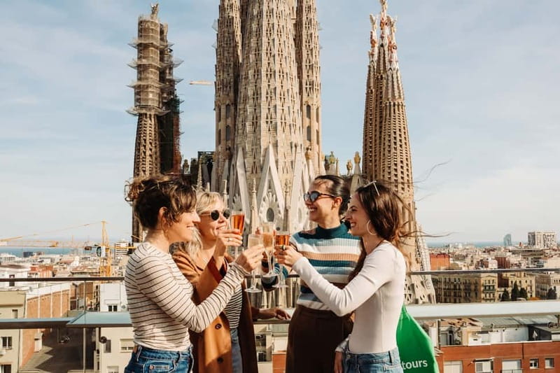 Barcelona: Sagrada Familia Evening Tour with Cava - Who should book this Sagrada Familia tour?