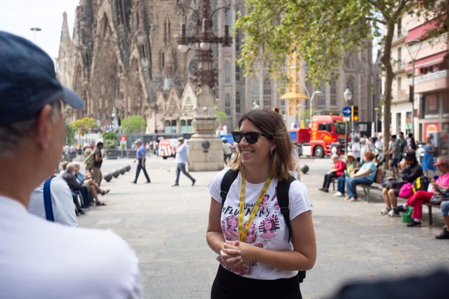 Barcelona: Sagrada Familia Fast Track Guided Tour - Who should book this visit
