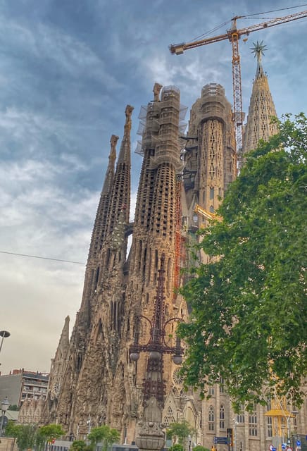 Barcelona: Sagrada Família Guided Tour and Entry Tickets - The optional Nativity Tower and city views