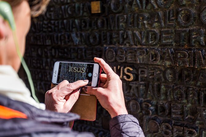 Barcelona: Sagrada Familia Guided Tour with Fast Track Access - Standard group or small-group upgrade?