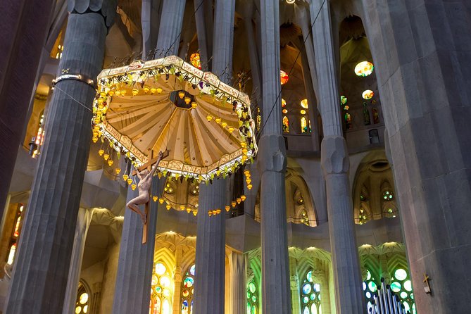 Barcelona: Sagrada Familia Guided Tour with Fast Track Access - Inside the basilica: a stone forest filled with light