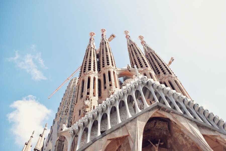 Barcelona: Sagrada Familia Guided Tour with Tower Access - Meeting point, timing, and what to wear