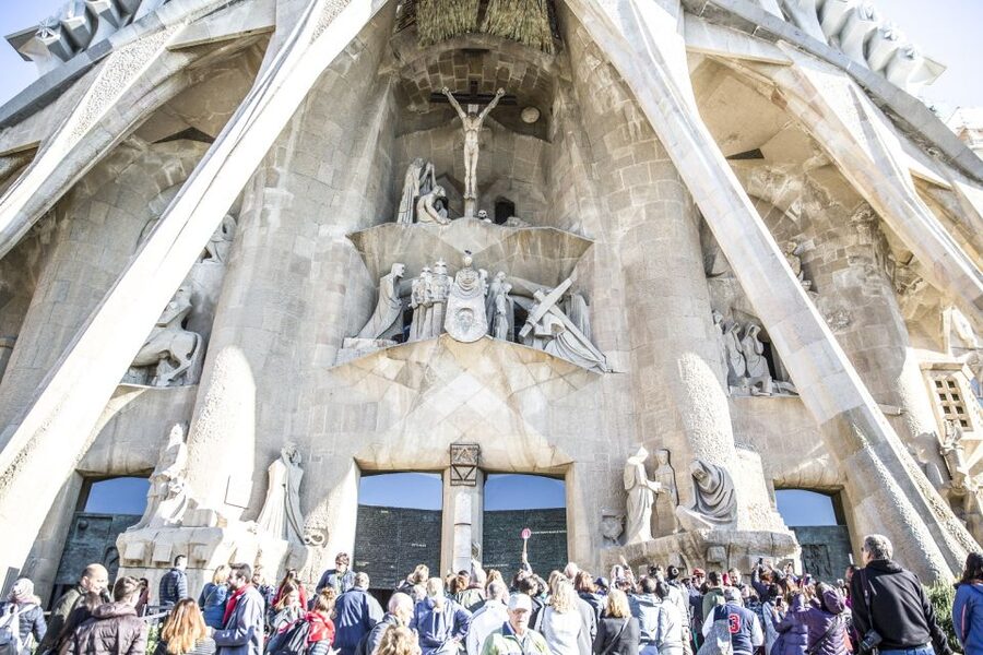 Barcelona: Sagrada Familia Guided Tour with Tower Access - Reading the Nativity and Passion façades