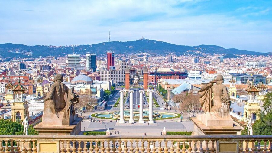 Barcelona & Sagrada Familia Half-Day Tour with Hotel Pickup - Who should book this tour