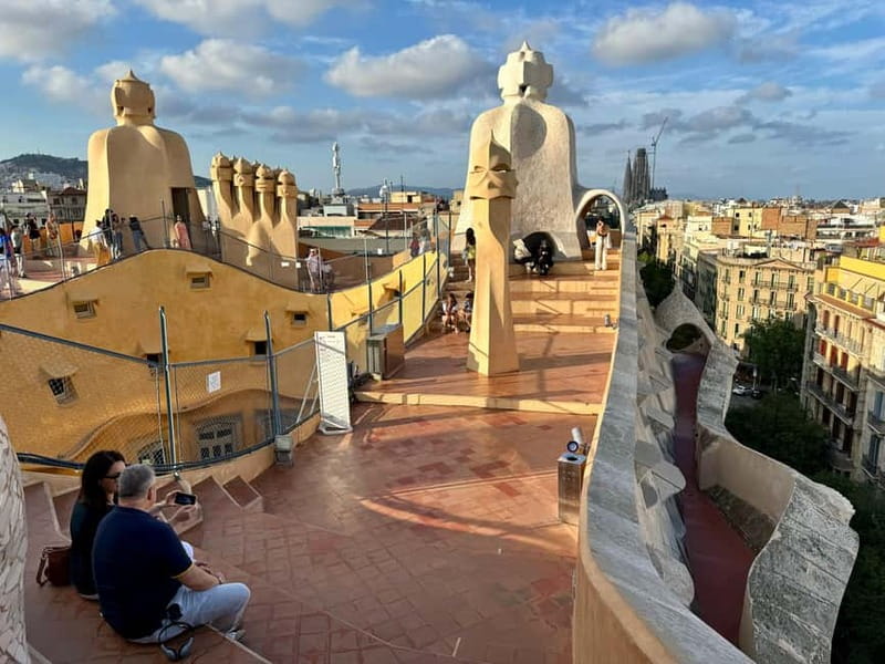 Barcelona: Sagrada Familia, La Pedrera & Cava Tasting Tour - Walking through the Eixample