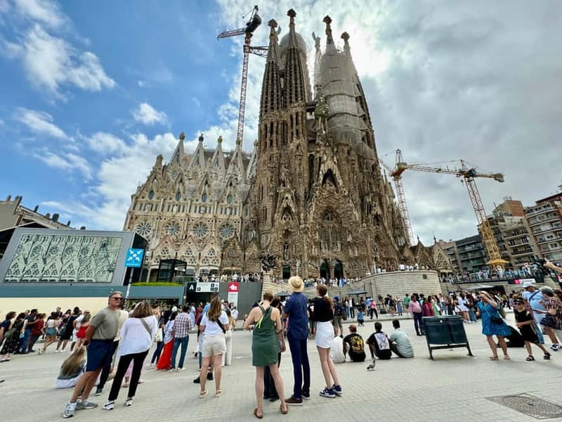 Barcelona: Sagrada Familia, La Pedrera & Cava Tasting Tour - Starting at La Pedrera, Casa Milà
