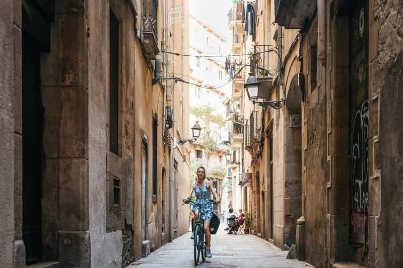 Barcelona: Sagrada Familia or Coastal City Sights by eBike - The 4pm beach and old-town ride