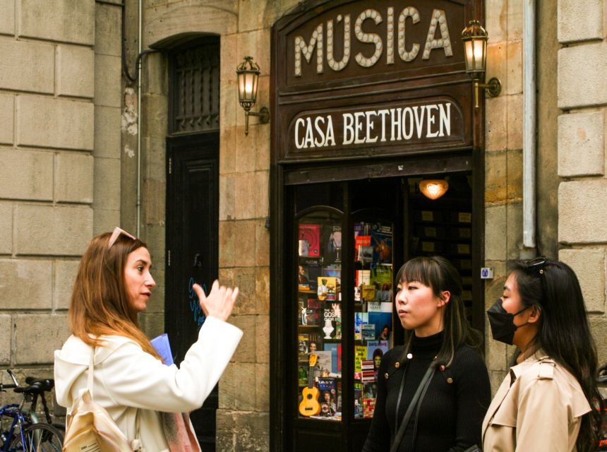 Barcelona: Sagrada Familia, Park Güell and Old Town Tour - Montjuïc Hill and the 1992 Olympic sites