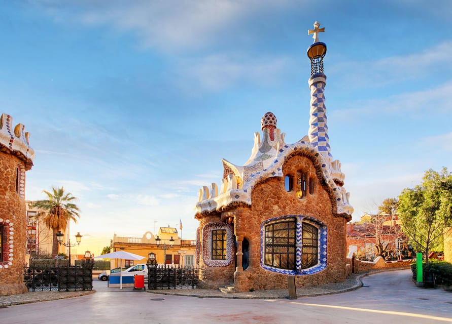 Barcelona: Sagrada Familia & Park Güell Guided Tour & Ticket - Why these two Gaudí sights work well together