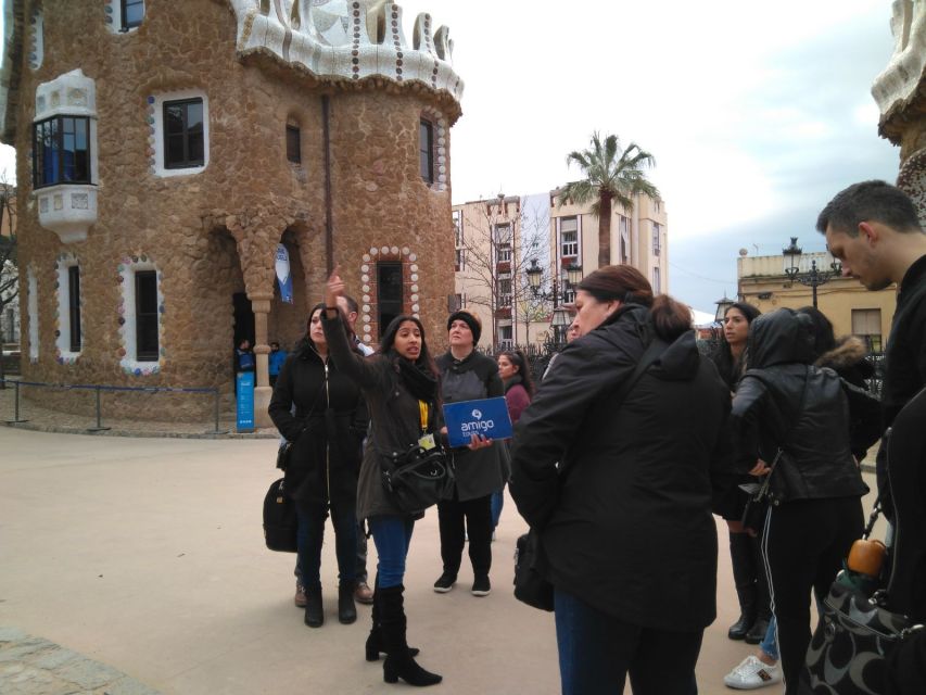 Barcelona: Sagrada Familia & Park Güell Guided Tour & Ticket - The move from the basilica to Park Güell