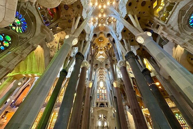 Barcelona: Sagrada Familia & Park Guell Guided Tour + Transfer - Who Should Book This Barcelona Tour?