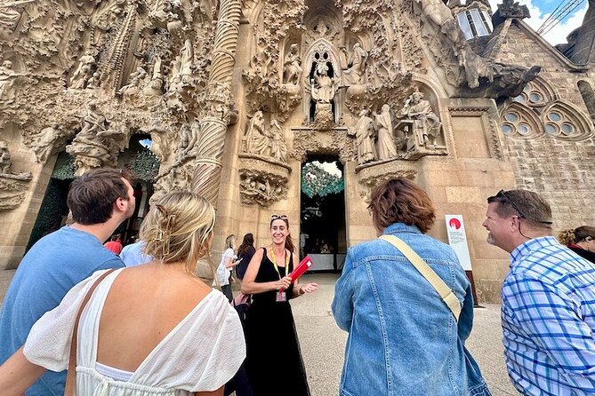 Barcelona: Sagrada Familia & Park Guell Guided Tour + Transfer - Sagrada Família: Light, Symbolism, and Scale