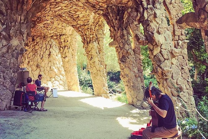 Barcelona: Sagrada Familia, Park Guell & Tapas Private Tour - Passeig de Gràcia and the Modernist giants