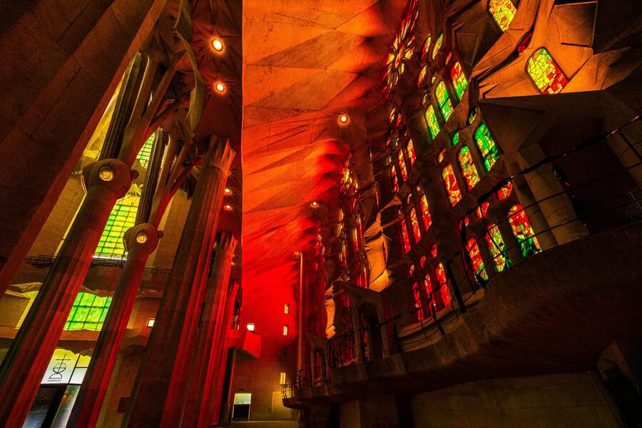 Barcelona: Sagrada Familia Priority Access Guided Tour - Choosing a time and preparing for the church