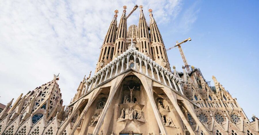 Barcelona: Sagrada Familia Skip-the-Line Entry Ticket & Tour - Inside the nave, light does the talking