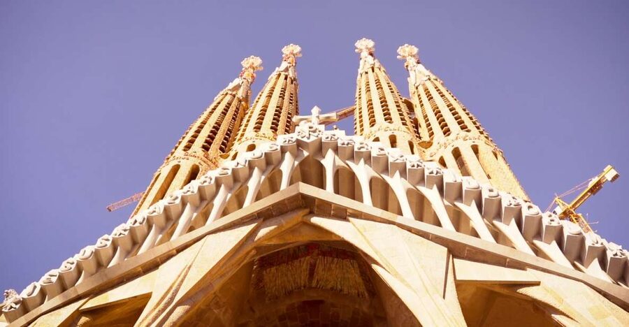 Barcelona: Sagrada Familia Skip-the-Line Guided Tour - Meeting near the basilica and using fast entry