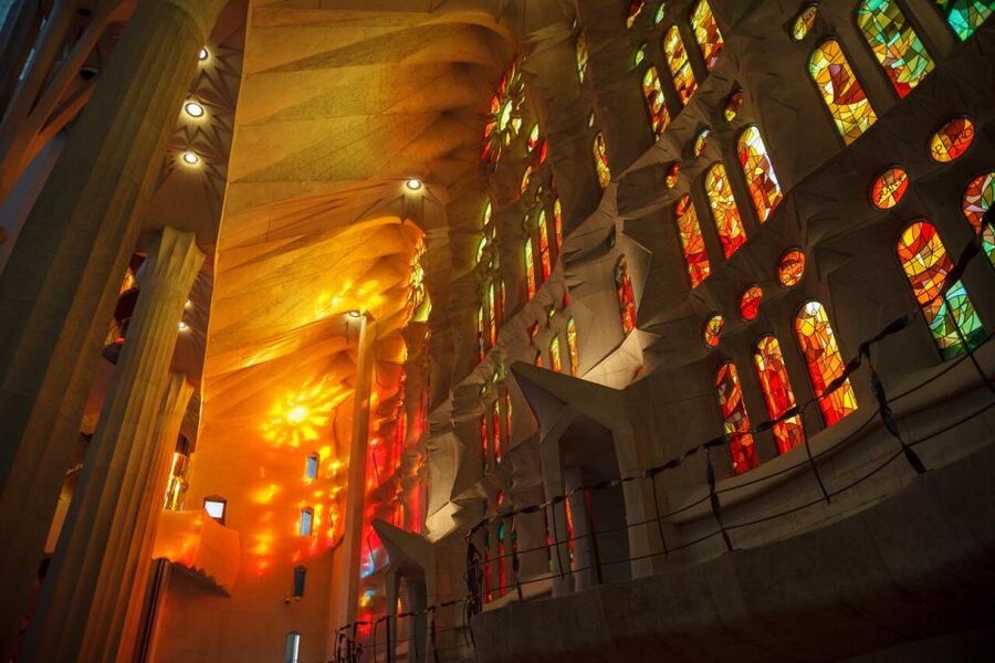 Barcelona: Sagrada Familia Skip-the-Line Guided Tour - Reading the façades from the outside